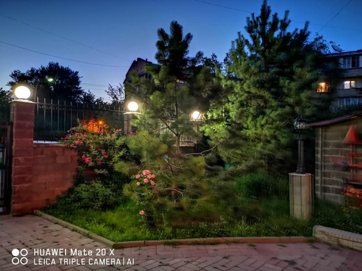 Hotel Kezdesu Ałma Ata Zewnętrze zdjęcie